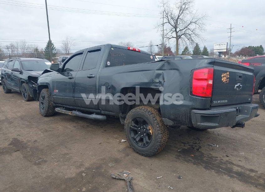Photo 3 of 2019 Chevrolet Silverado 1500 LD LT (VIN 2GCVKPEC2K1199815)