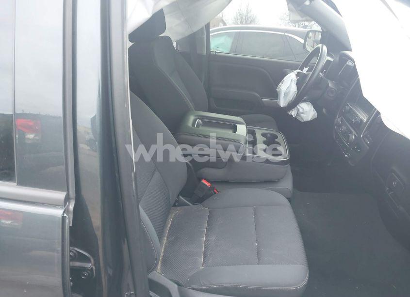 Photo 5 of 2019 Chevrolet Silverado 1500 LD LT (VIN 2GCVKPEC2K1199815)