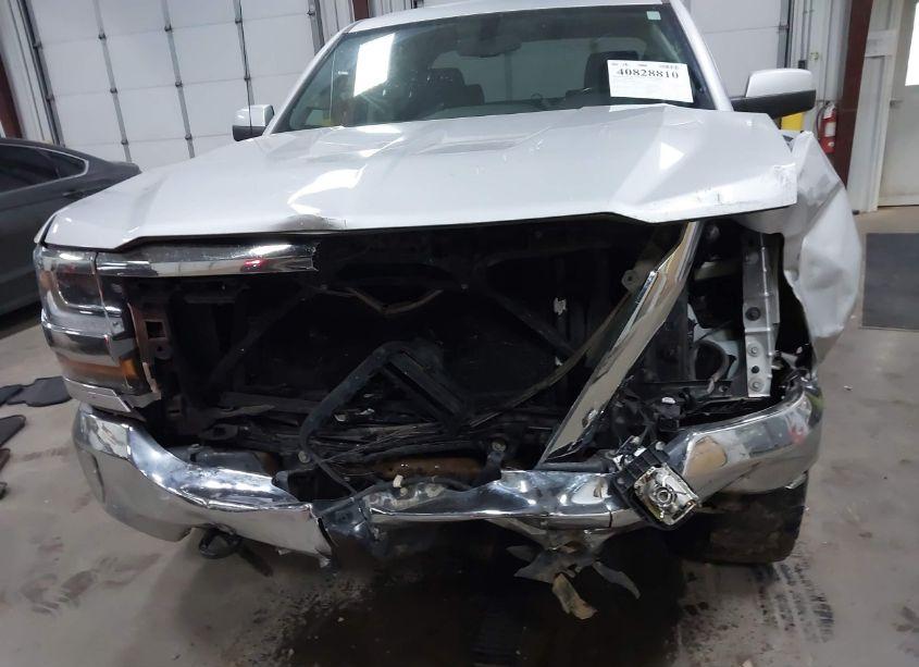 Photo 6 of 2019 Chevrolet Silverado 1500 LD LT (VIN 2GCVKPEC2K1234482)