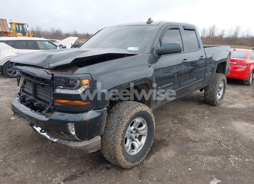 Photo 2 of 2019 Chevrolet Silverado 1500 LD LT (VIN 2GCVKPEC3K1181601)