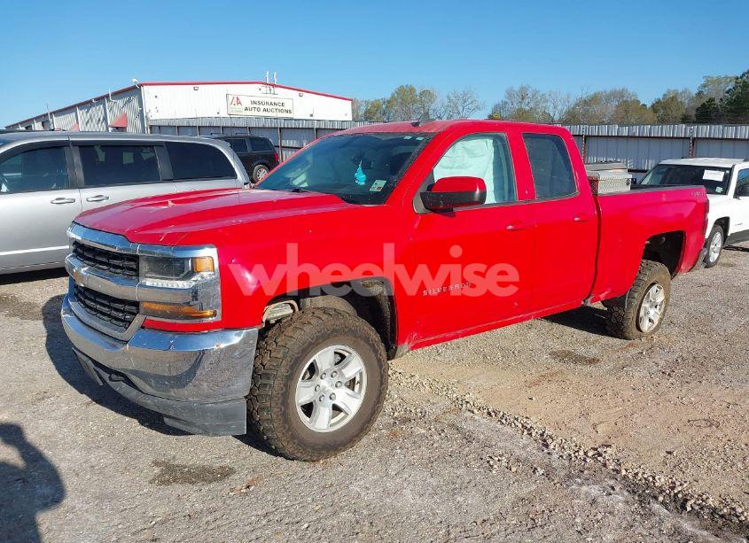 Photo 2 of 2019 Chevrolet Silverado 1500 LD LT (VIN 2GCVKPEC4K1109175)