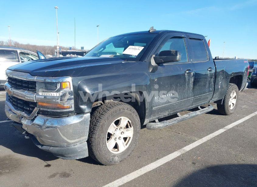 Photo 2 of 2019 Chevrolet Silverado 1500 LD LT (VIN 2GCVKPEC4K1147764)