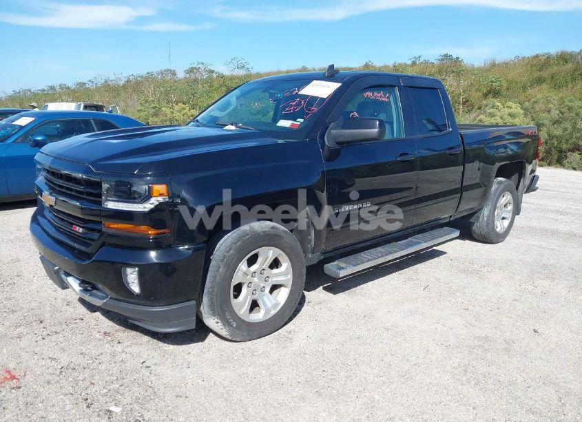 Photo 2 of 2019 Chevrolet Silverado 1500 LD LT (VIN 2GCVKPEC4K1179646)