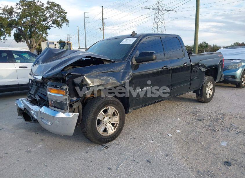 Photo 2 of 2019 Chevrolet Silverado 1500 LD LT (VIN 2GCVKPEC4K1183339)
