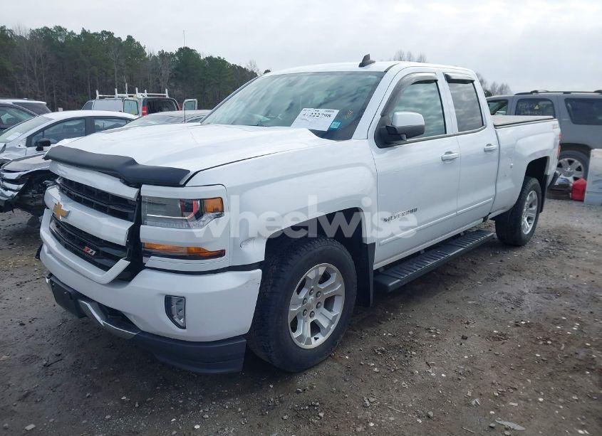 Photo 2 of 2019 Chevrolet Silverado 1500 LD LT (VIN 2GCVKPEC5K1199940)