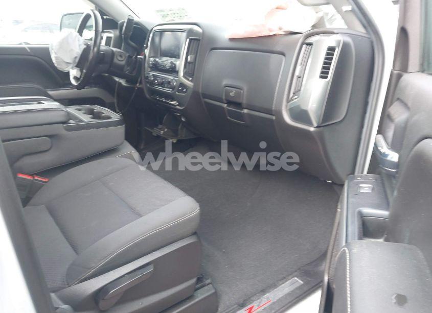 Photo 5 of 2019 Chevrolet Silverado 1500 LD LT (VIN 2GCVKPEC5K1199940)