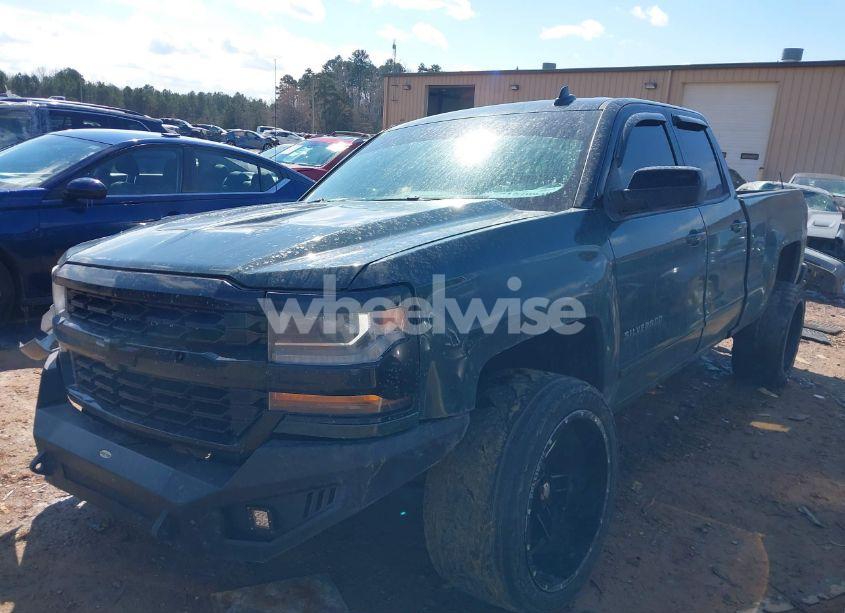 Photo 2 of 2019 Chevrolet Silverado 1500 LD LT (VIN 2GCVKPEC6K1109520)