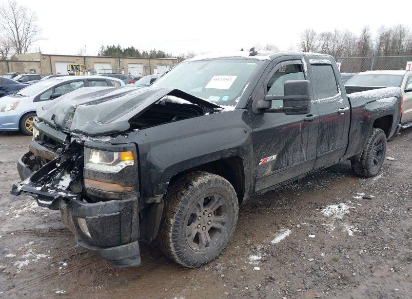 Photo 2 of 2019 Chevrolet Silverado 1500 LD LT (VIN 2GCVKPEC6K1125751)