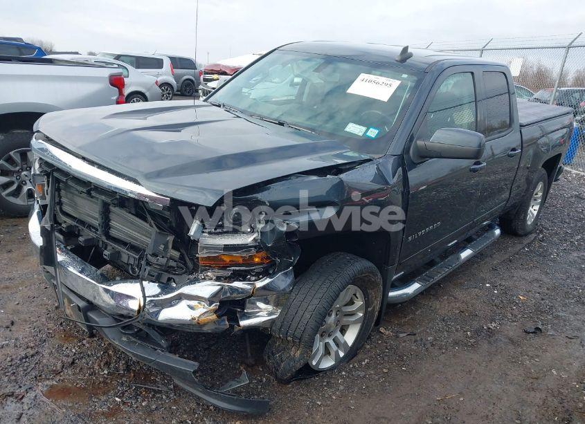 Photo 2 of 2019 Chevrolet Silverado 1500 LD LT (VIN 2GCVKPEC6K1172925)