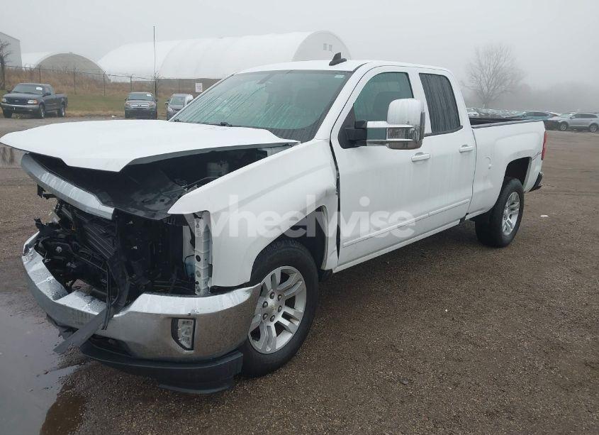 Photo 2 of 2019 Chevrolet Silverado 1500 LD LT (VIN 2GCVKPEC6K1189210)