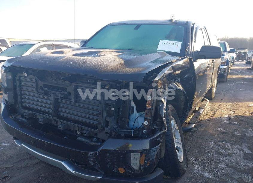 Photo 2 of 2019 Chevrolet Silverado 1500 LD LT (VIN 2GCVKPEC7K1103046)
