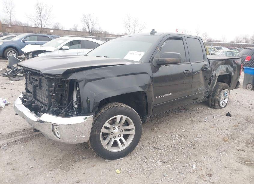 Photo 2 of 2019 Chevrolet Silverado 1500 LD LT (VIN 2GCVKPEC7K1113656)