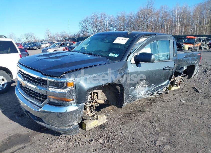 Photo 2 of 2019 Chevrolet Silverado 1500 LD LT (VIN 2GCVKPEC7K1197414)