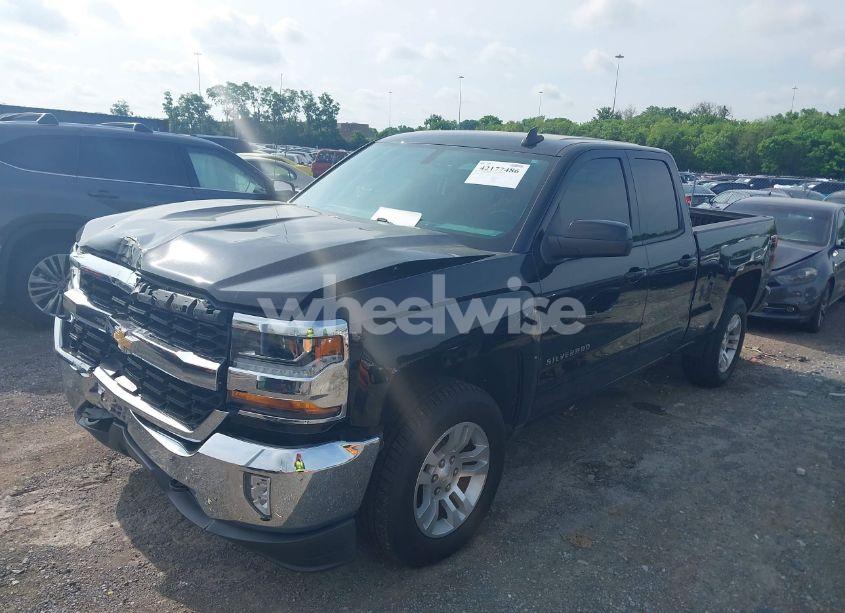 Photo 2 of 2019 Chevrolet Silverado 1500 LD LT (VIN 2GCVKPEC8K1157973)
