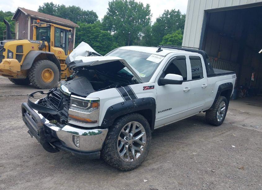 Photo 2 of 2019 Chevrolet Silverado 1500 LD LT (VIN 2GCVKPEC8K1243882)