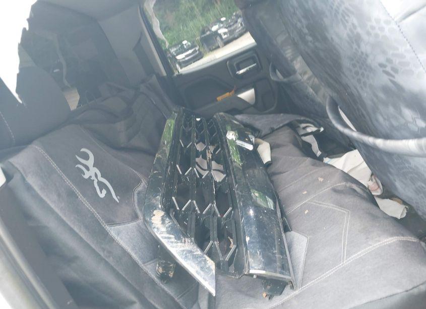 Photo 8 of 2019 Chevrolet Silverado 1500 LD LT (VIN 2GCVKPEC8K1243882)