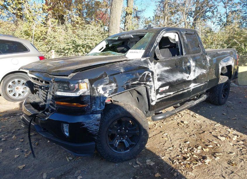 Photo 2 of 2019 Chevrolet Silverado 1500 LD LT (VIN 2GCVKPEC9K1199276)