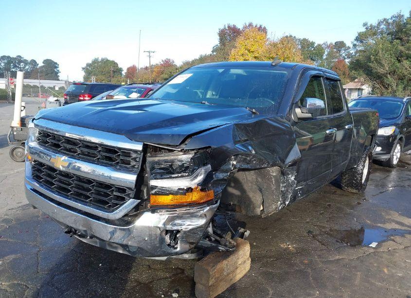 Photo 2 of 2019 Chevrolet Silverado 1500 LD LT (VIN 2GCVKPECXK1105101)