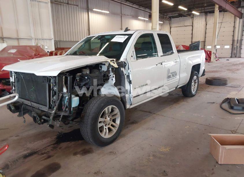 Photo 2 of 2019 Chevrolet Silverado 1500 LD LT (VIN 2GCVKPECXK1121556)