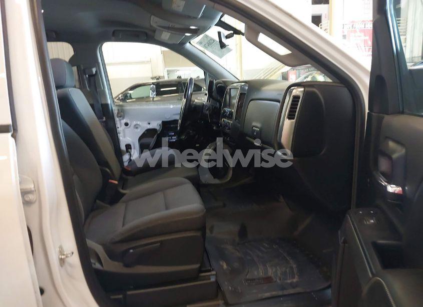 Photo 5 of 2019 Chevrolet Silverado 1500 LD LT (VIN 2GCVKPECXK1121556)