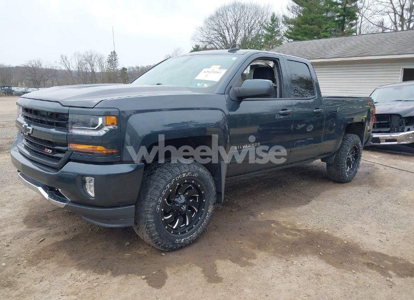 Photo 2 of 2019 Chevrolet Silverado 1500 LD LT (VIN 2GCVKPECXK1148434)