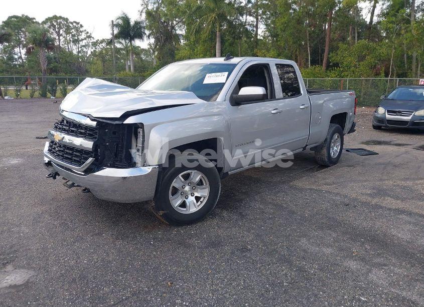 Photo 2 of 2019 Chevrolet Silverado 1500 LD LT (VIN 2GCVKPECXK1158607)