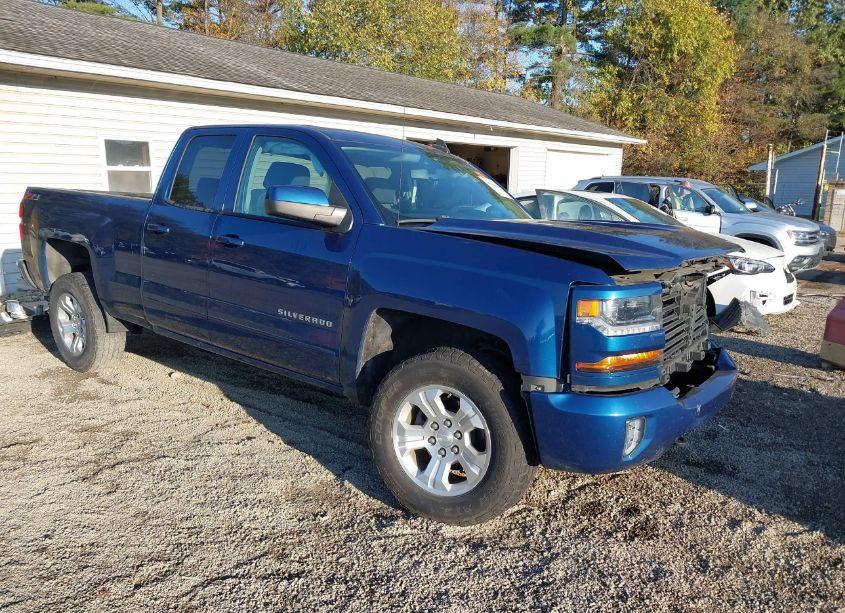 2018 Chevrolet Silverado 1500 2LT (VIN 2GCVKREC2J1106107) main photo