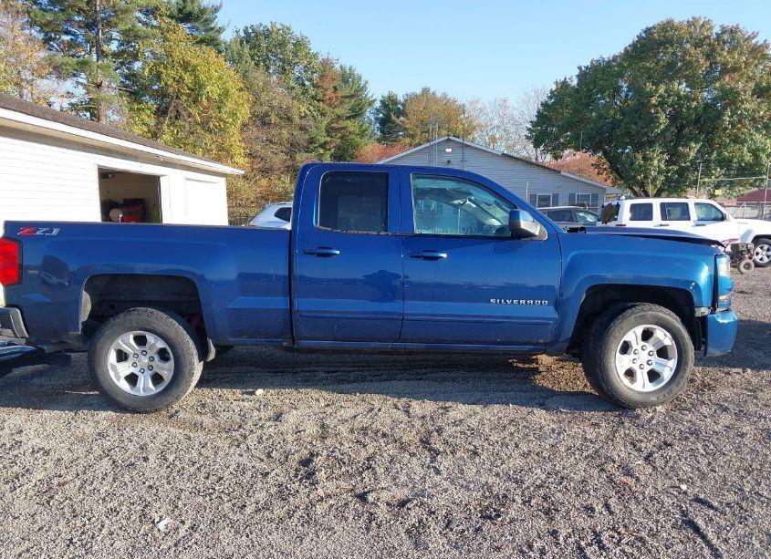 Photo 14 of 2018 Chevrolet Silverado 1500 2LT (VIN 2GCVKREC2J1106107)