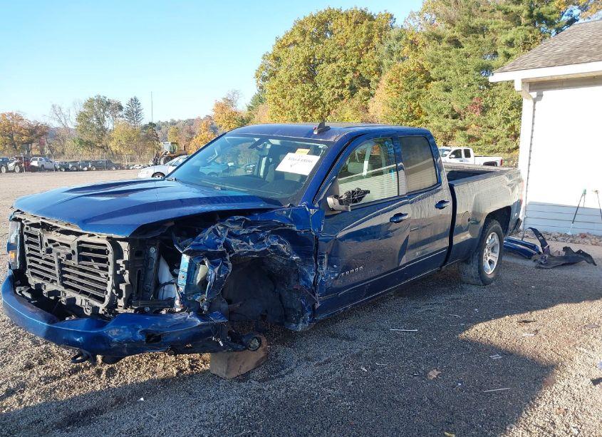Photo 2 of 2018 Chevrolet Silverado 1500 2LT (VIN 2GCVKREC2J1106107)