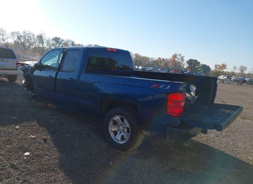 Photo 3 of 2018 Chevrolet Silverado 1500 2LT (VIN 2GCVKREC2J1106107)