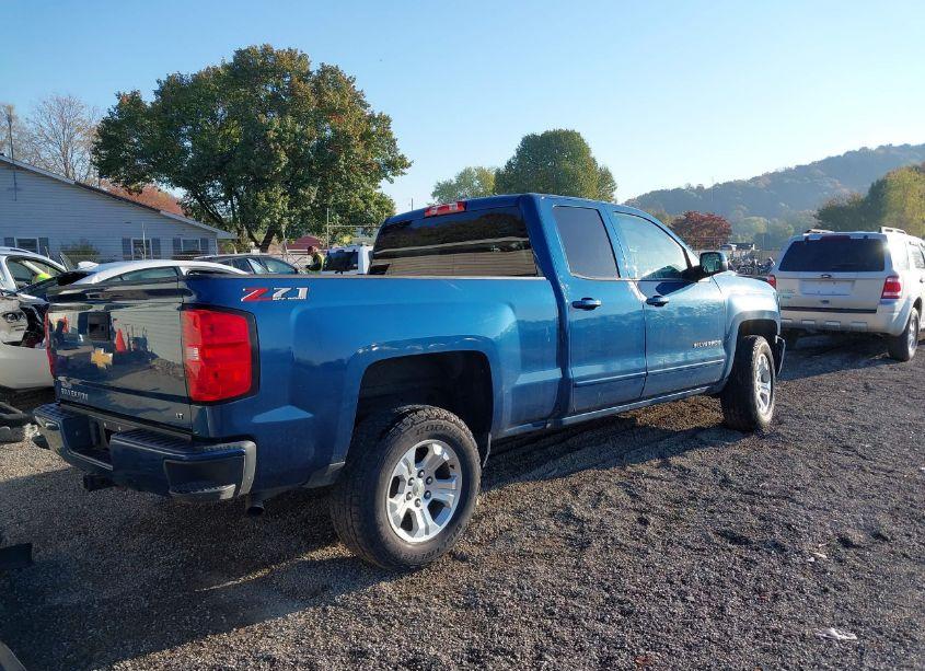 Photo 4 of 2018 Chevrolet Silverado 1500 2LT (VIN 2GCVKREC2J1106107)