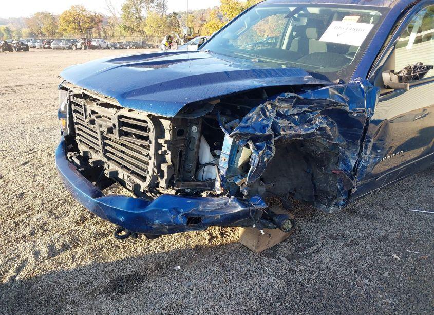 Photo 6 of 2018 Chevrolet Silverado 1500 2LT (VIN 2GCVKREC2J1106107)