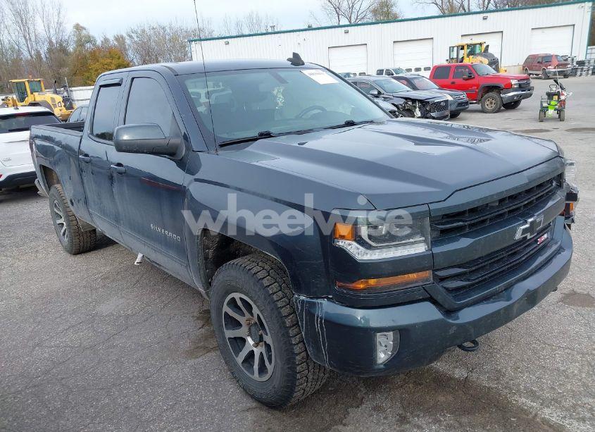 2018 Chevrolet Silverado 1500 2LT (VIN 2GCVKREC2J1108231) main photo