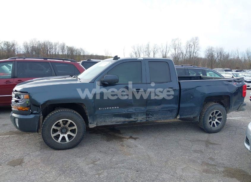 Photo 14 of 2018 Chevrolet Silverado 1500 2LT (VIN 2GCVKREC2J1108231)