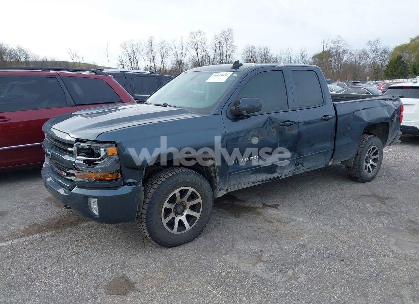 Photo 2 of 2018 Chevrolet Silverado 1500 2LT (VIN 2GCVKREC2J1108231)
