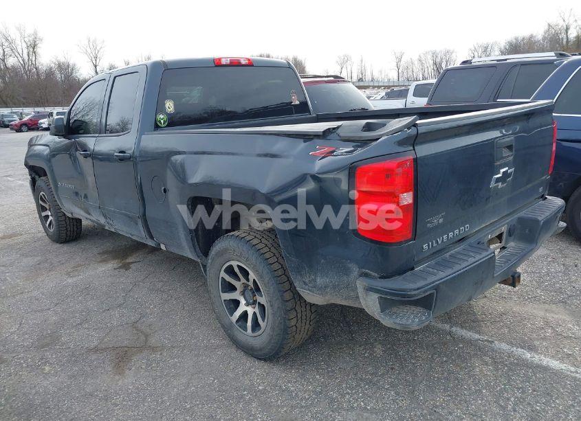 Photo 3 of 2018 Chevrolet Silverado 1500 2LT (VIN 2GCVKREC2J1108231)