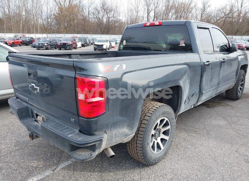 Photo 4 of 2018 Chevrolet Silverado 1500 2LT (VIN 2GCVKREC2J1108231)