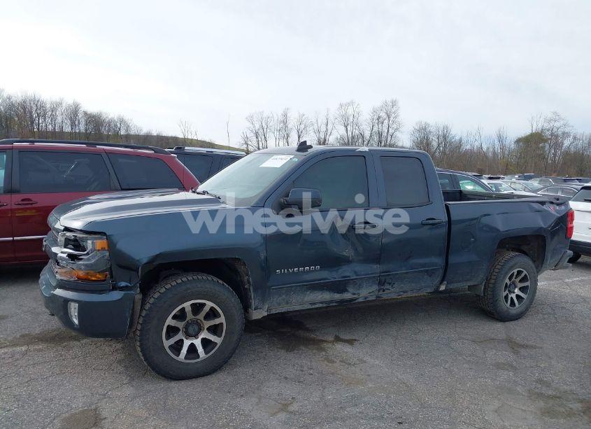 Photo 6 of 2018 Chevrolet Silverado 1500 2LT (VIN 2GCVKREC2J1108231)
