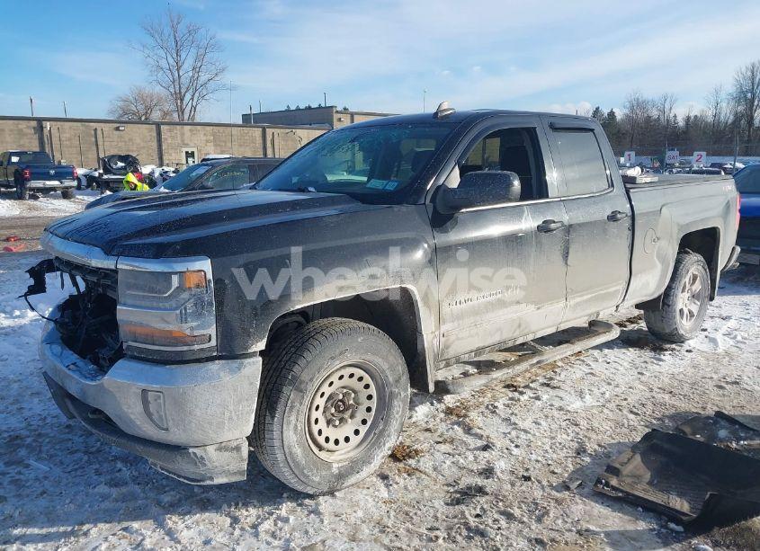 Photo 2 of 2018 Chevrolet Silverado 1500 1LT (VIN 2GCVKREC3J1109002)