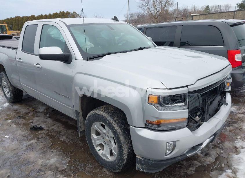 2018 Chevrolet Silverado 1500 2LT (VIN 2GCVKREC5J1107722) main photo
