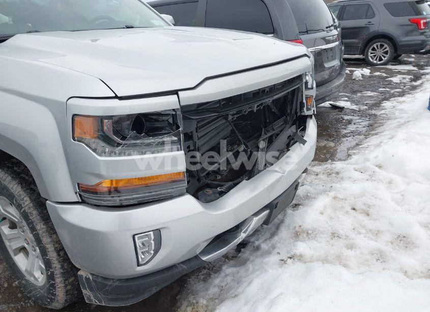 Photo 18 of 2018 Chevrolet Silverado 1500 2LT (VIN 2GCVKREC5J1107722)