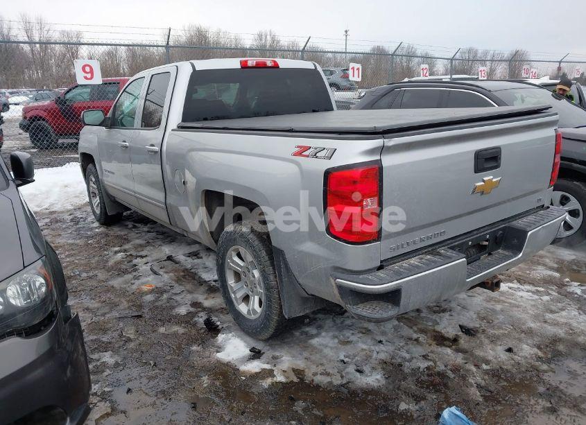 Photo 3 of 2018 Chevrolet Silverado 1500 2LT (VIN 2GCVKREC5J1107722)