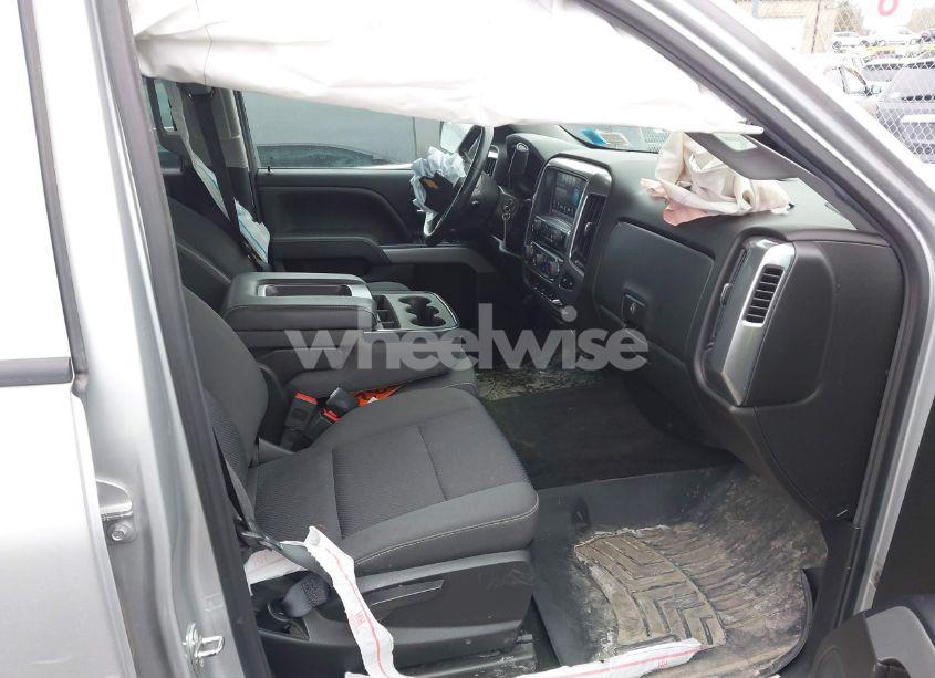 Photo 5 of 2018 Chevrolet Silverado 1500 2LT (VIN 2GCVKREC5J1107722)