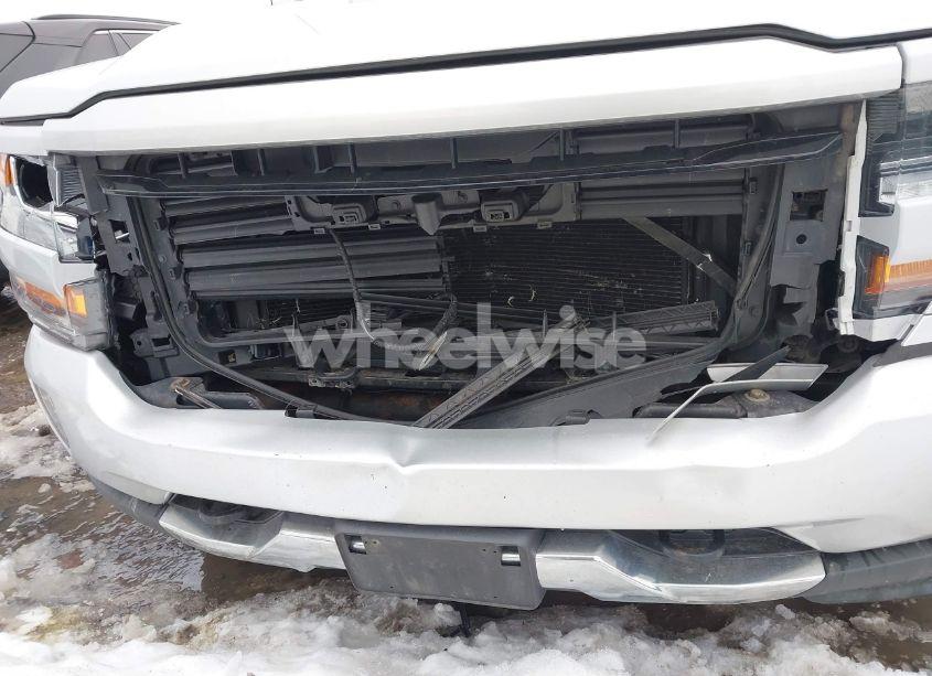 Photo 6 of 2018 Chevrolet Silverado 1500 2LT (VIN 2GCVKREC5J1107722)