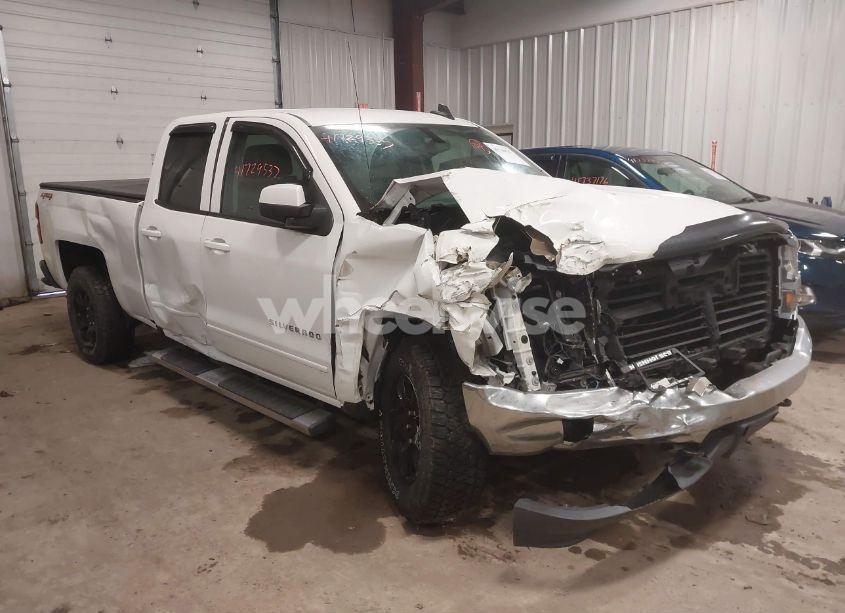 2018 Chevrolet Silverado 1500 1LT (VIN 2GCVKREC6J1109169) main photo