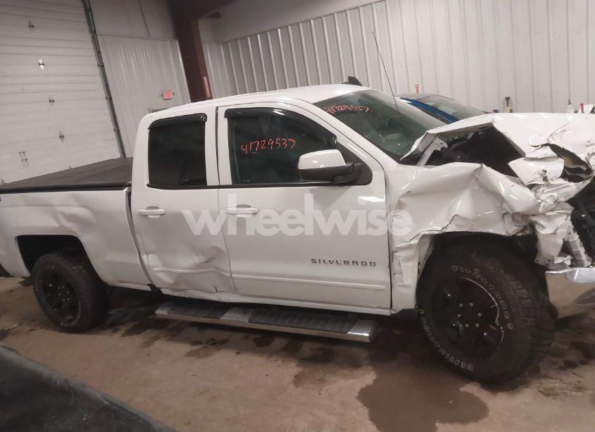 Photo 13 of 2018 Chevrolet Silverado 1500 1LT (VIN 2GCVKREC6J1109169)