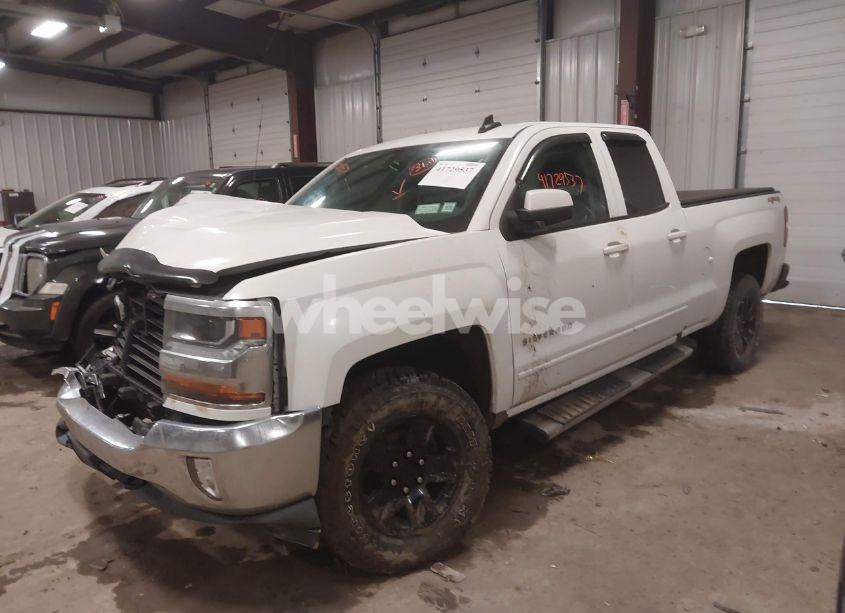 Photo 2 of 2018 Chevrolet Silverado 1500 1LT (VIN 2GCVKREC6J1109169)