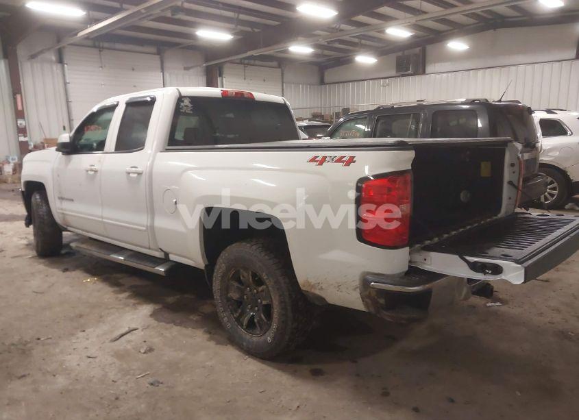 Photo 3 of 2018 Chevrolet Silverado 1500 1LT (VIN 2GCVKREC6J1109169)