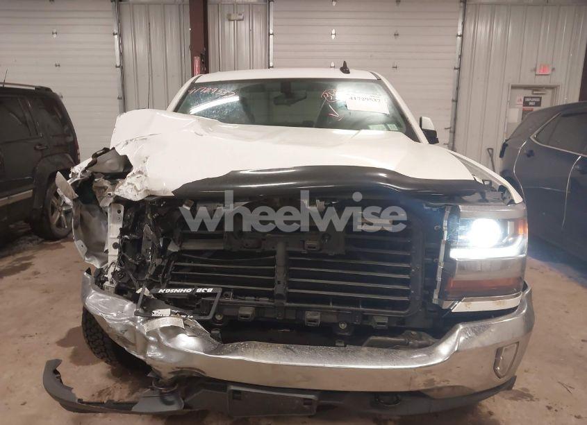 Photo 6 of 2018 Chevrolet Silverado 1500 1LT (VIN 2GCVKREC6J1109169)