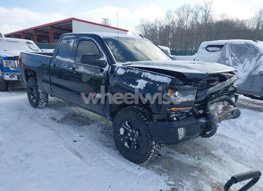 2018 Chevrolet Silverado 1500 2LT (VIN 2GCVKREC6J1110953) main photo